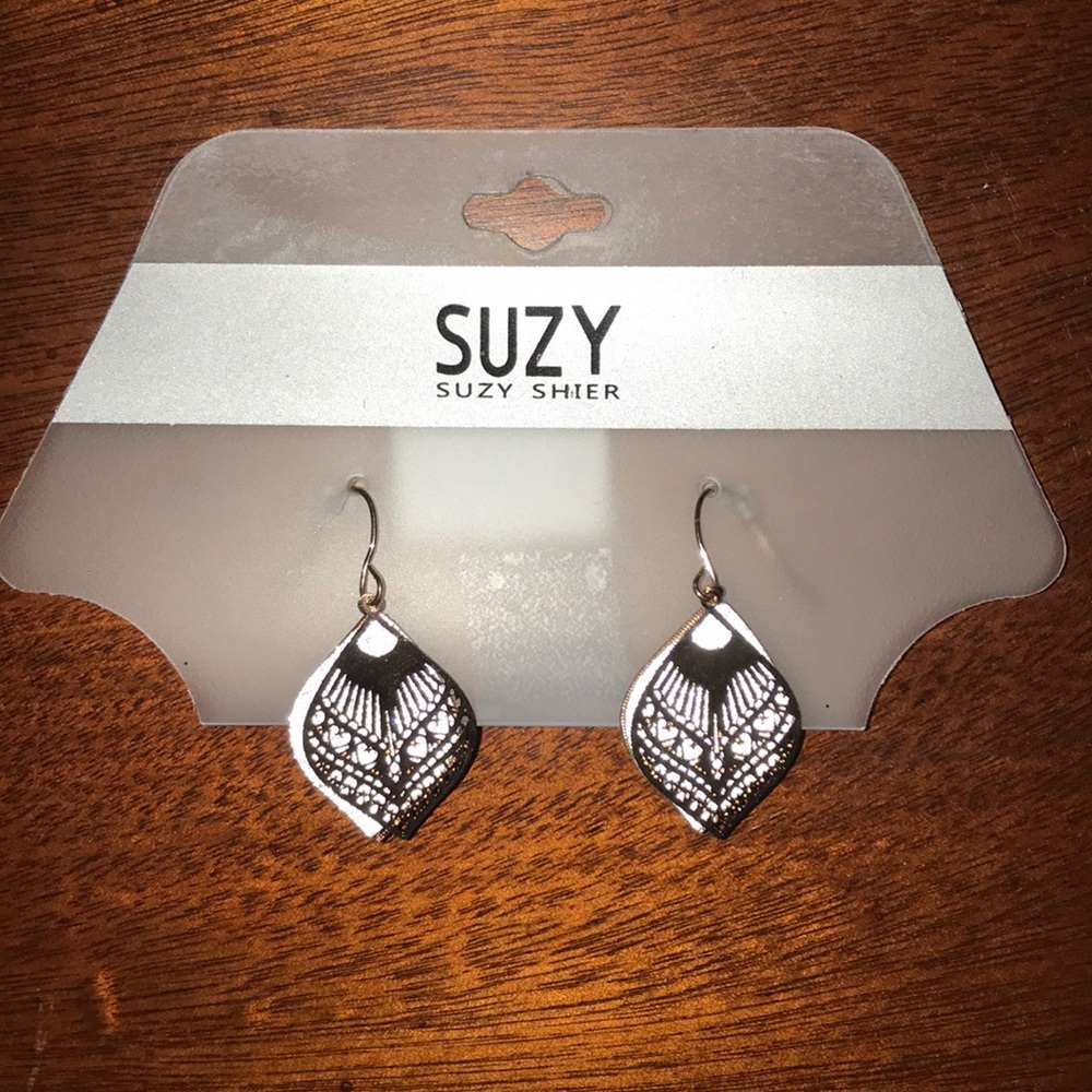 NWT Suzy Shier Earrings